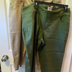Lot of 2 Time and Tru Capris Size XL ( 16-18)